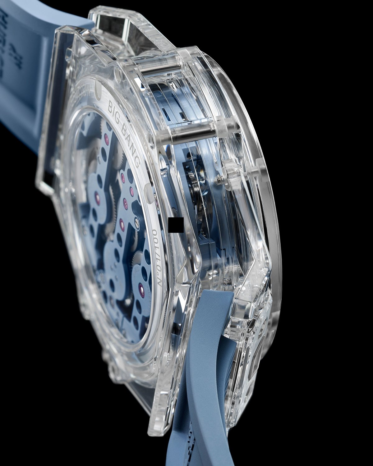 Hublot Big Bang Sapphire Sky Blue với vỏ sapphire và bộ máy Meca-10