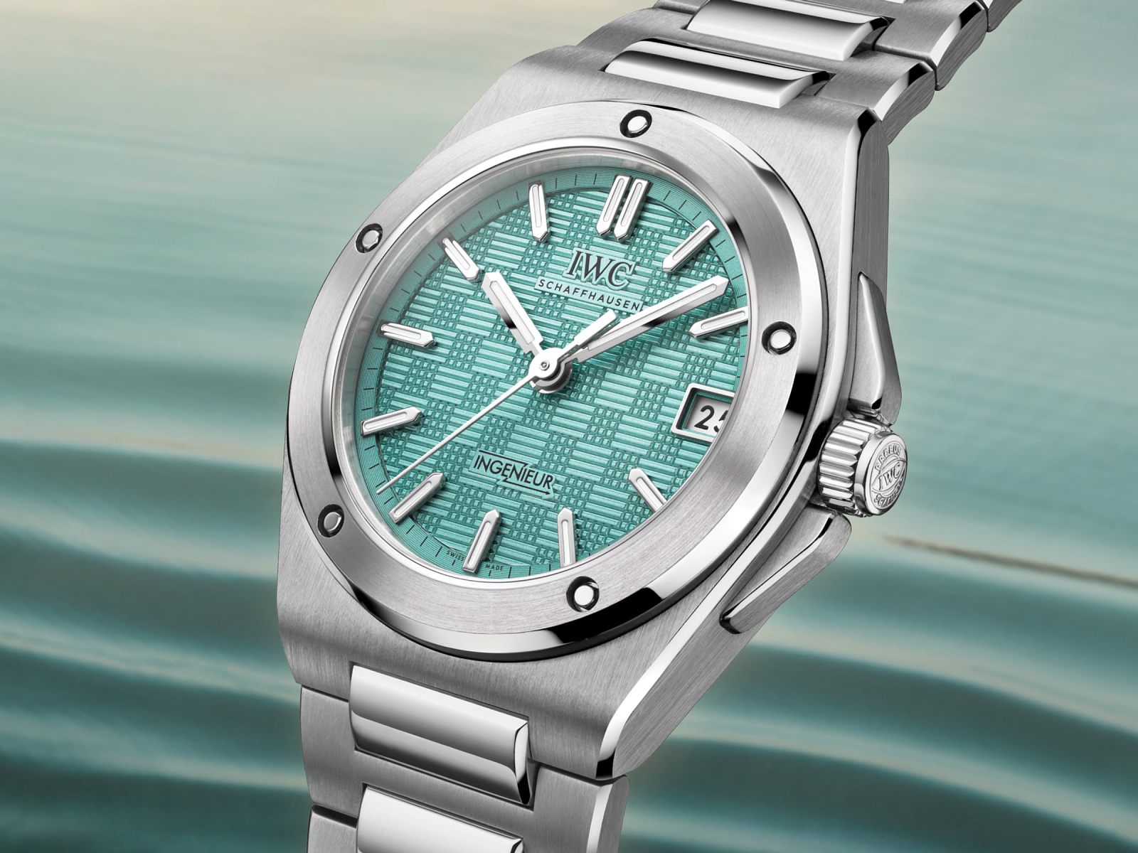 IWC ra mắt Ingenieur Automatic 35 IW324902 với mặt số "Pool" mới