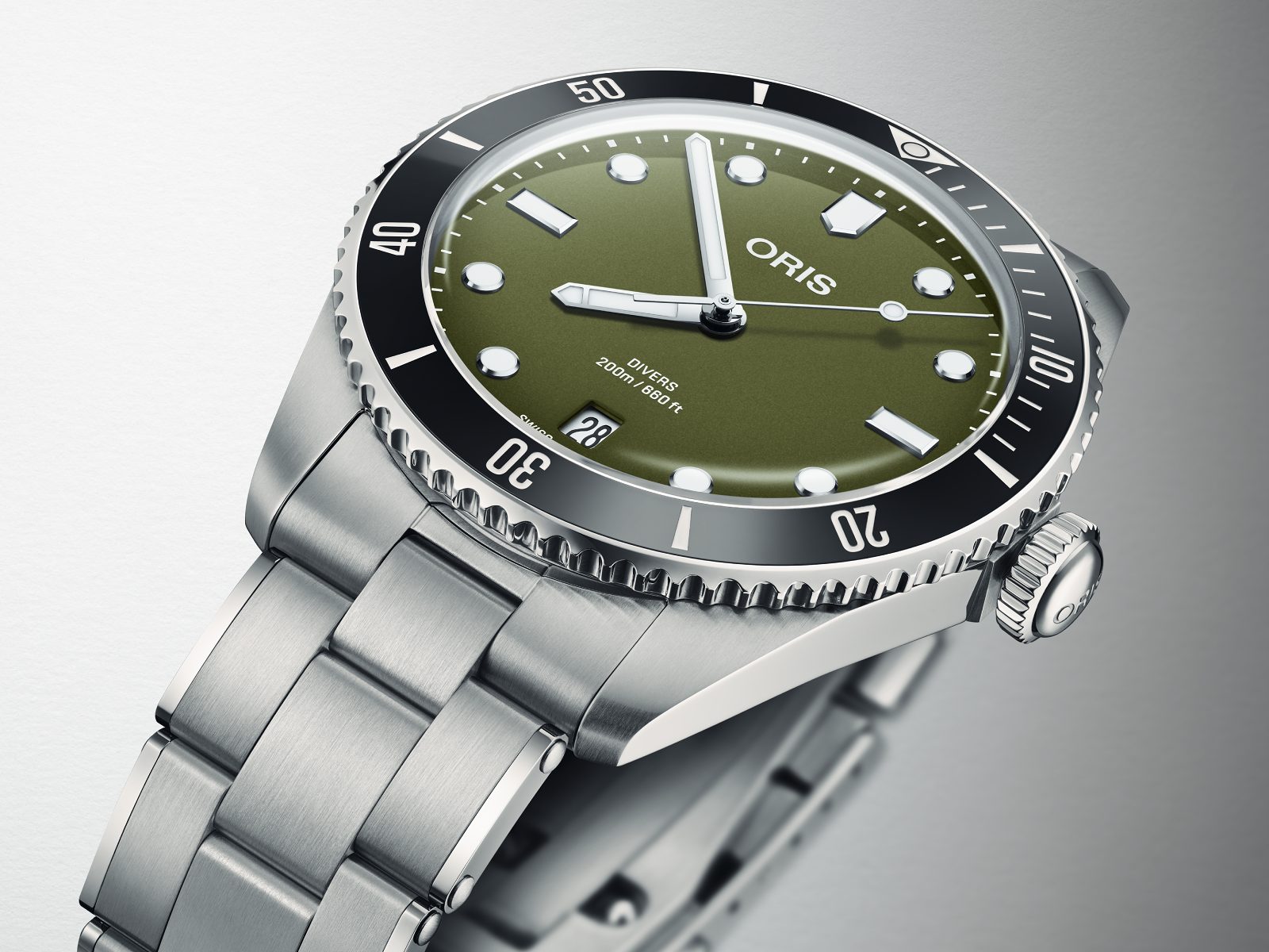 Oris Divers Date 39 mm với mặt số xanh Olive