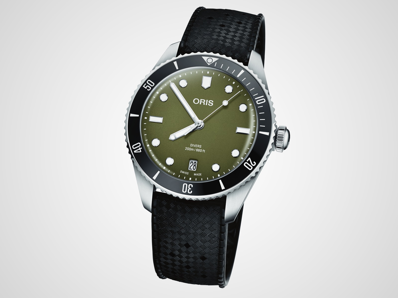 Oris Divers Date 39 mm với mặt số xanh Olive