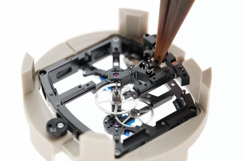 Richard Mille RM 64-01 Tourbillon Colnago tôn vinh tinh hoa kỹ thuật xe đạp Ý