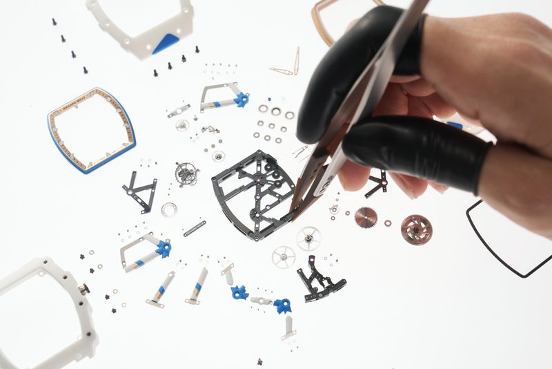 Richard Mille RM 64-01 Tourbillon Colnago tôn vinh tinh hoa kỹ thuật xe đạp Ý