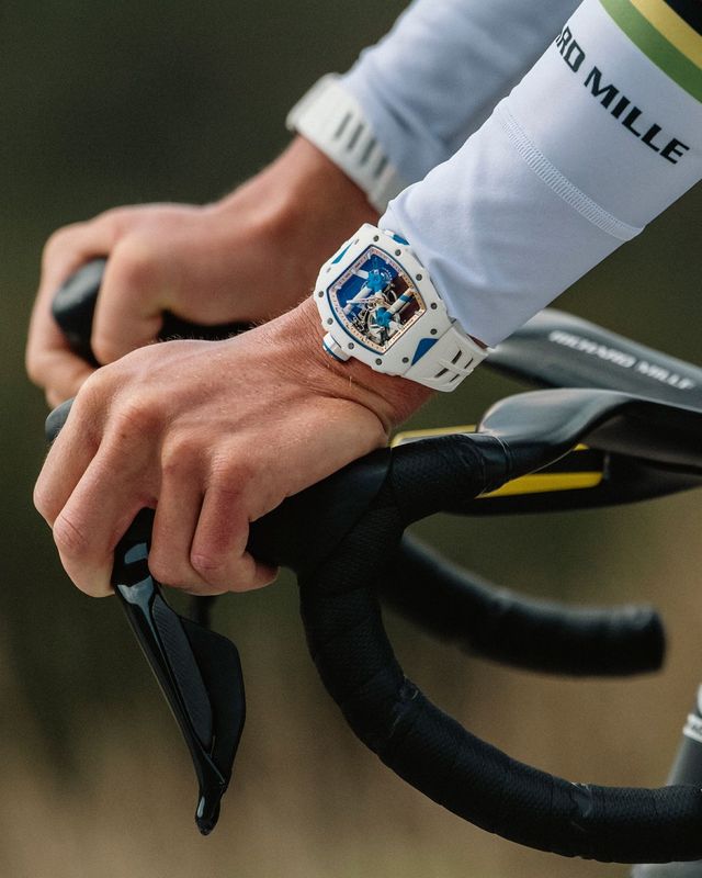 Richard Mille RM 64-01 Tourbillon Colnago tôn vinh tinh hoa kỹ thuật xe đạp Ý
