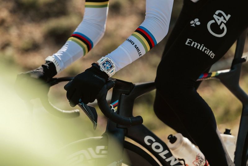 Richard Mille RM 64-01 Tourbillon Colnago tôn vinh tinh hoa kỹ thuật xe đạp Ý