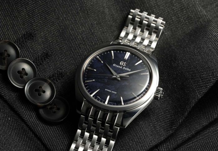 Grand Seiko SBGY043 kết hợp bộ máy Spring Drive với mặt số Iwao màu chàm đậm 1 Grand Seiko SBGY043 kết hợp bộ máy Spring Drive với mặt số Iwao màu chàm đậm