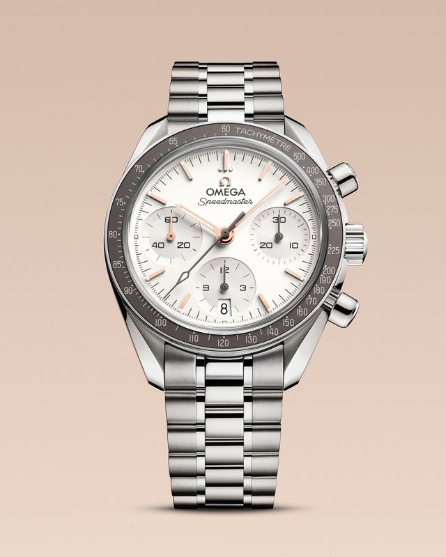 Omega Speedmaster 38 mm tiệm cận DNA kinh điển của Moonwatch