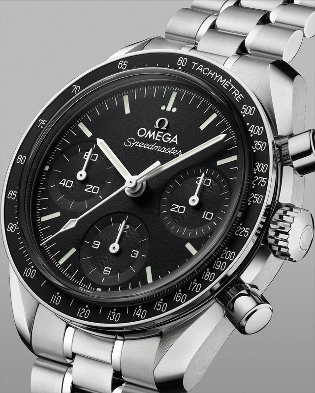 Omega Speedmaster 38 mm tiệm cận DNA kinh điển của Moonwatch