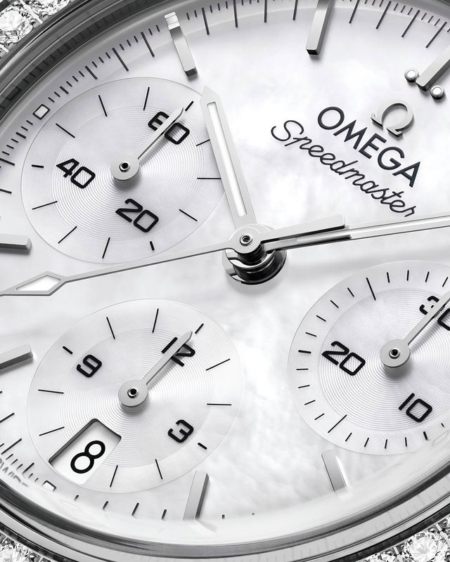 Omega Speedmaster 38 mm tiệm cận DNA kinh điển của Moonwatch