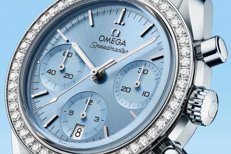 Omega Speedmaster 38 mm tiệm cận DNA kinh điển của Moonwatch