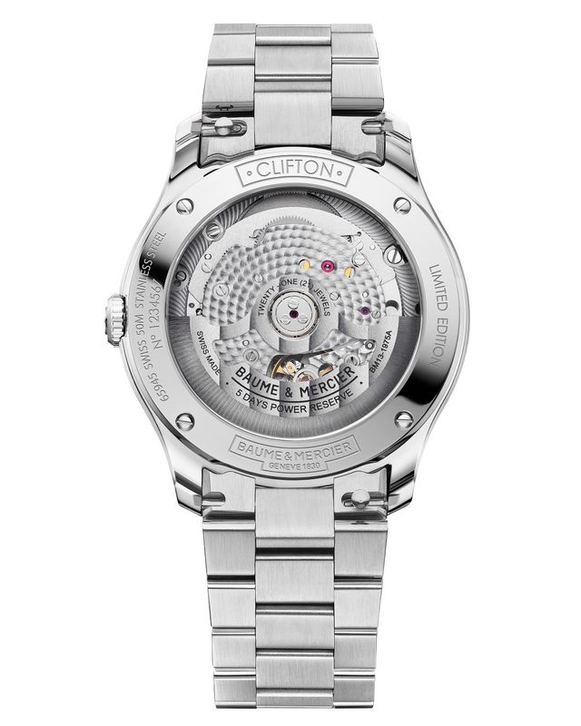 Baume & Mercier Clifton Baumatic 39mm với mặt số xanh băng 5 Baume & Mercier Clifton Baumatic 39mm với mặt số xanh băng