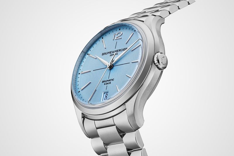 Baume & Mercier Clifton Baumatic 39mm với mặt số xanh băng 1 Baume & Mercier Clifton Baumatic 39mm với mặt số xanh băng