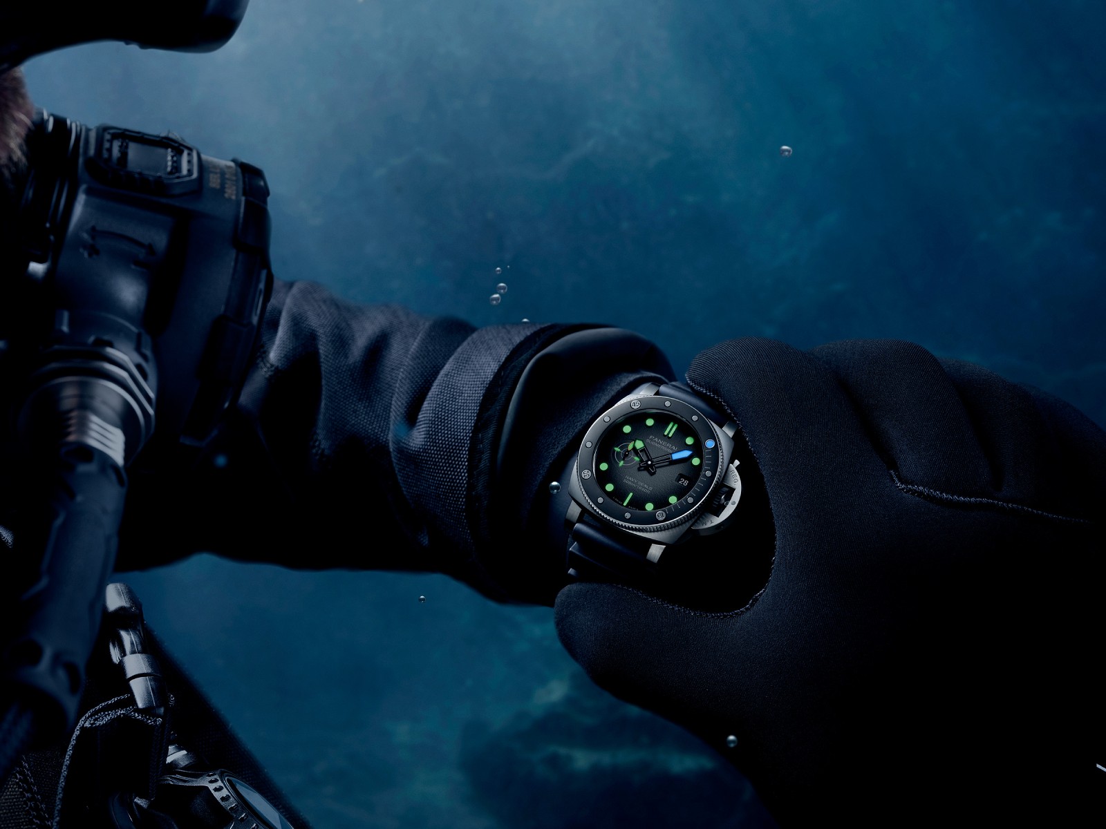 # Panerai giới thiệu Submersible Navy SEALs PAM01738
