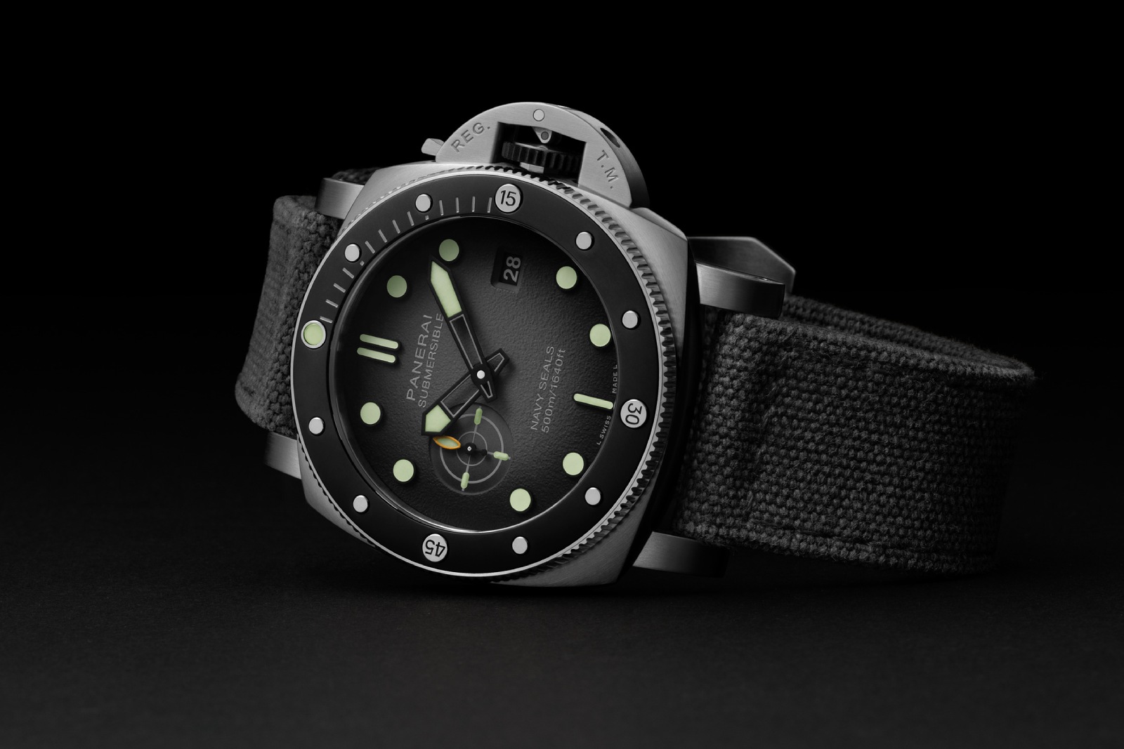 # Panerai giới thiệu Submersible Navy SEALs PAM01738