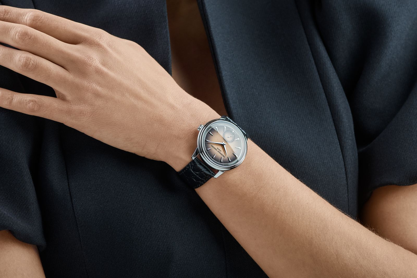 Frederique Constant Classics Moneta buoc vao the gioi dong ho co voi phien ban Handwinding moi 4