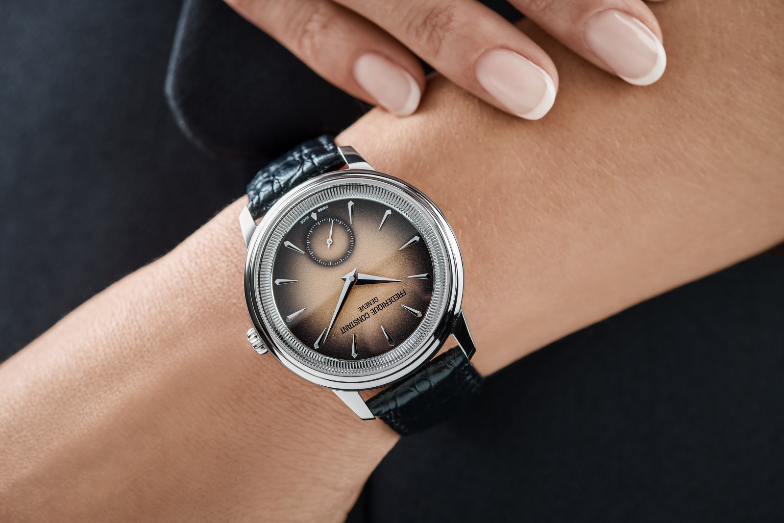 Frederique Constant Classics Moneta buoc vao the gioi dong ho co voi phien ban Handwinding moi 5