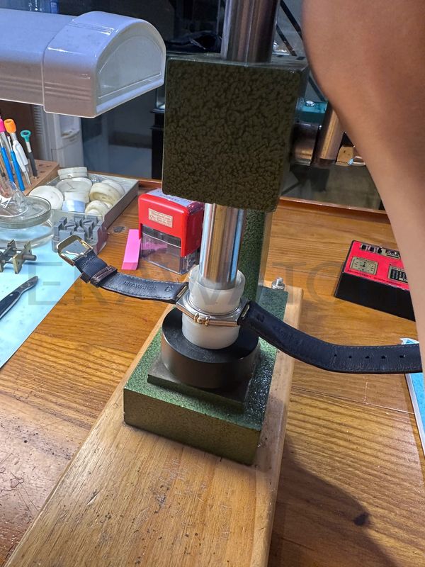 Thay pin đồng hồ 6 Thay pin đồng hồ