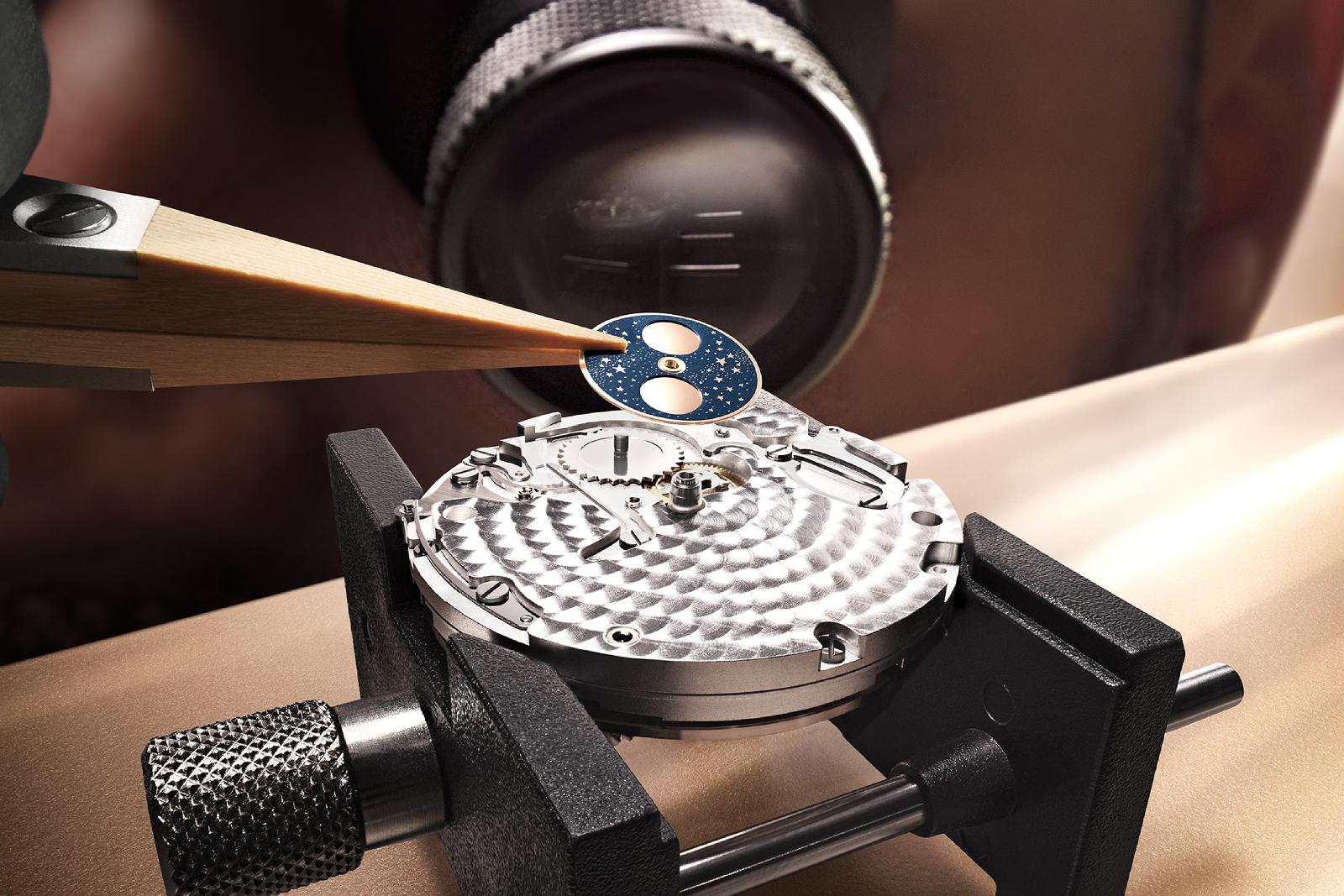 Jaeger-LeCoultre Master Ultra Thin Moon: Phiên bản mới với vỏ vàng hồng 18K đường kính 36 mm
