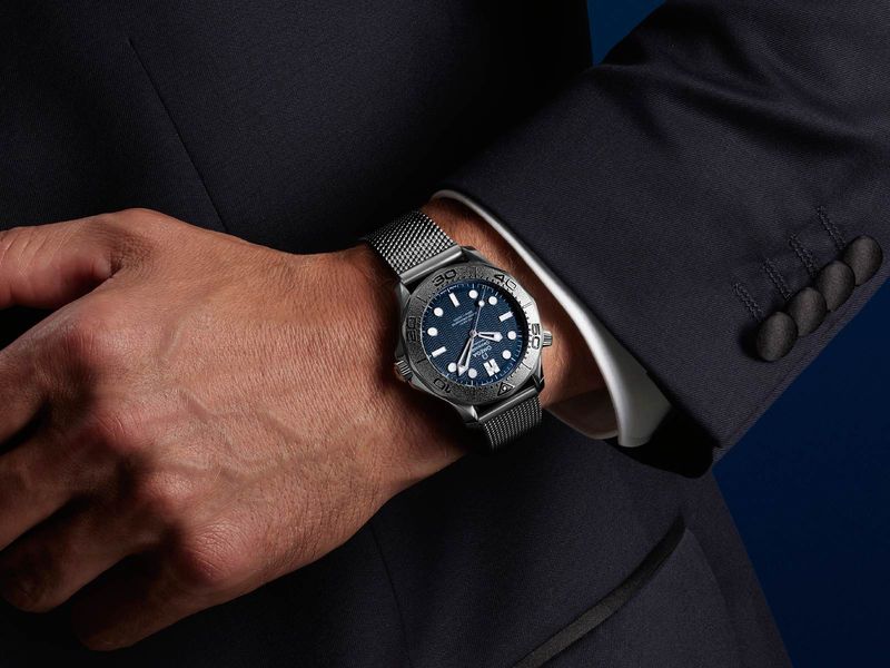 Omega đưa James Bond và Spectre cùng xuất hiện trong bộ sưu tập Seamaster Diver 300M mới