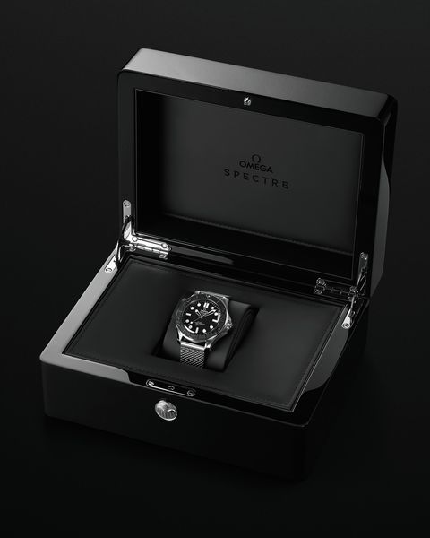 Omega đưa James Bond và Spectre cùng xuất hiện trong bộ sưu tập Seamaster Diver 300M mới