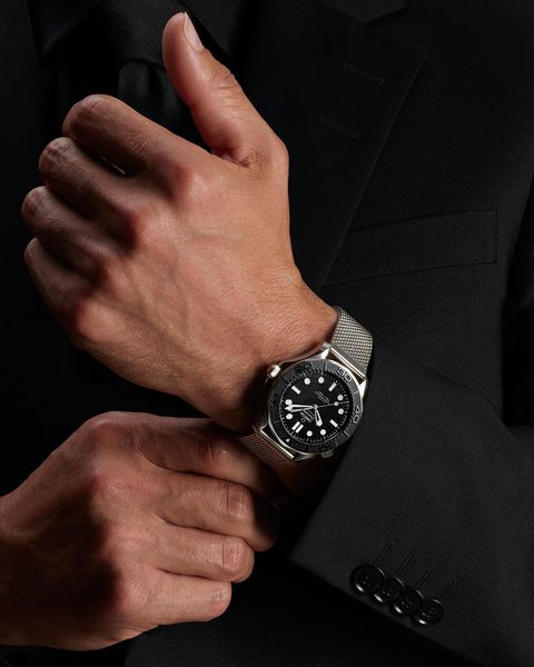Omega đưa James Bond và Spectre cùng xuất hiện trong bộ sưu tập Seamaster Diver 300M mới