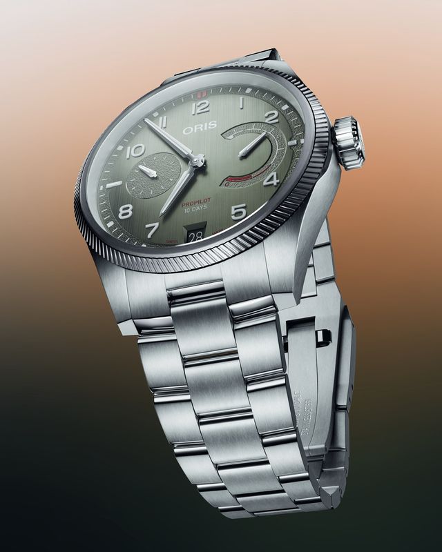 Oris nâng cấp mẫu ProPilot Calibre 111 với các mặt số mới cùng thiết kế công thái học tinh chỉnh hơn