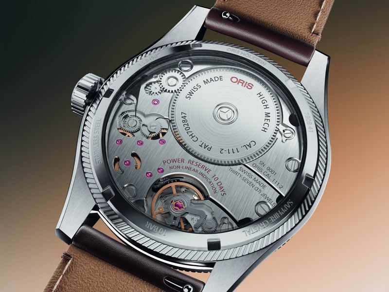 Oris nâng cấp mẫu ProPilot Calibre 111 với các mặt số mới cùng thiết kế công thái học tinh chỉnh hơn