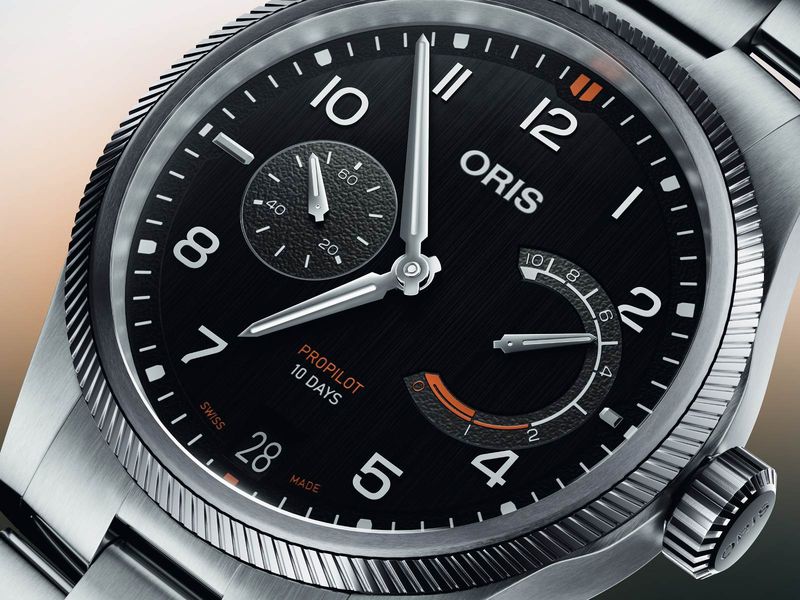 Oris nâng cấp mẫu ProPilot Calibre 111 với các mặt số mới cùng thiết kế công thái học tinh chỉnh hơn