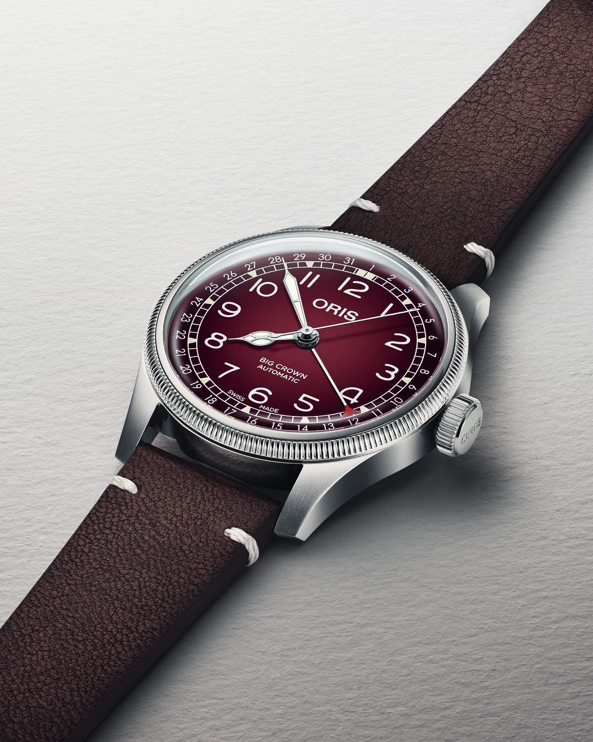 Oris x Cervo Volante khoác lên Big Crown Pointer Date sắc burgundy đậm chất mùa thu