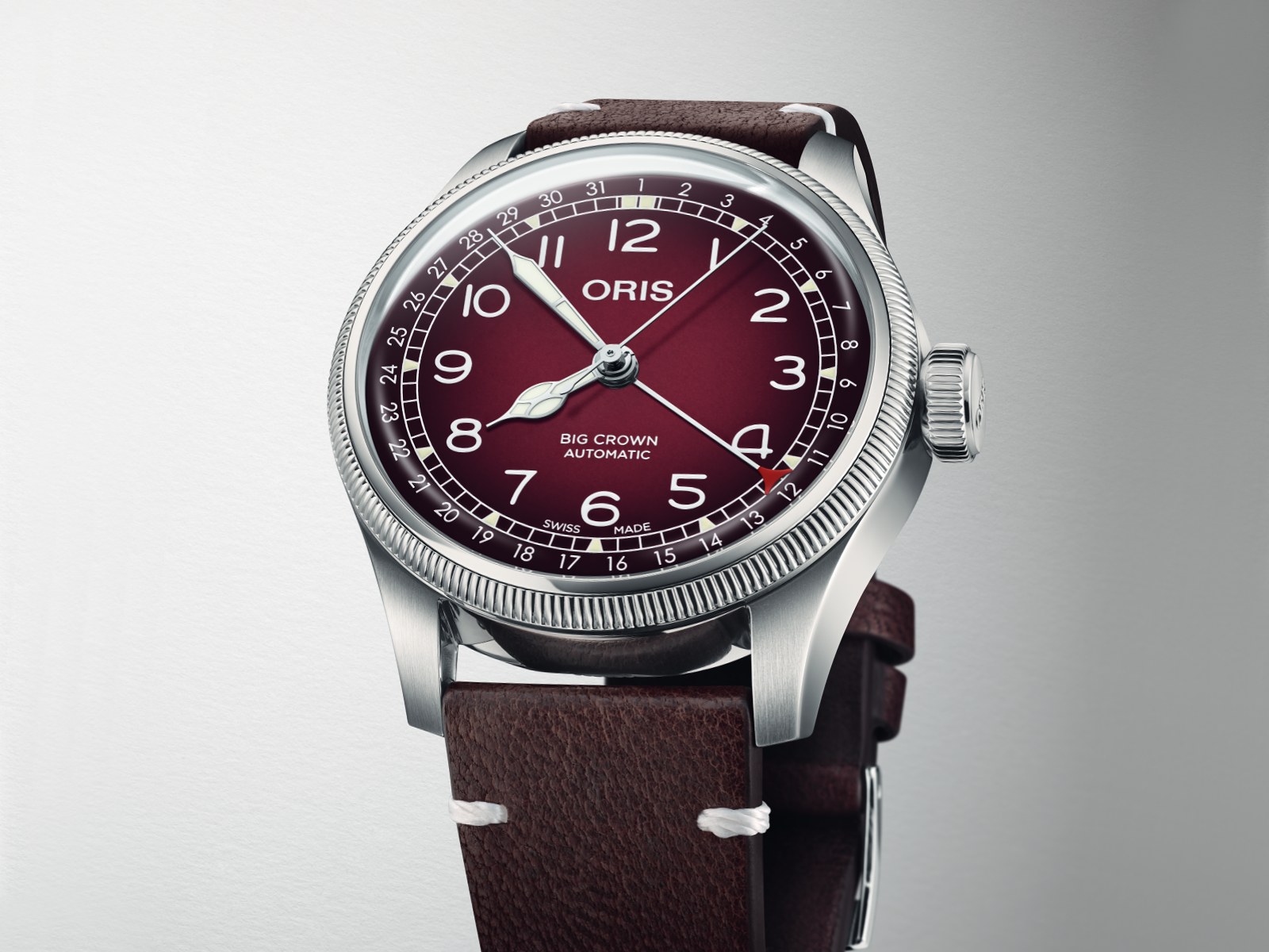 Oris x Cervo Volante khoác lên Big Crown Pointer Date sắc burgundy đậm chất mùa thu