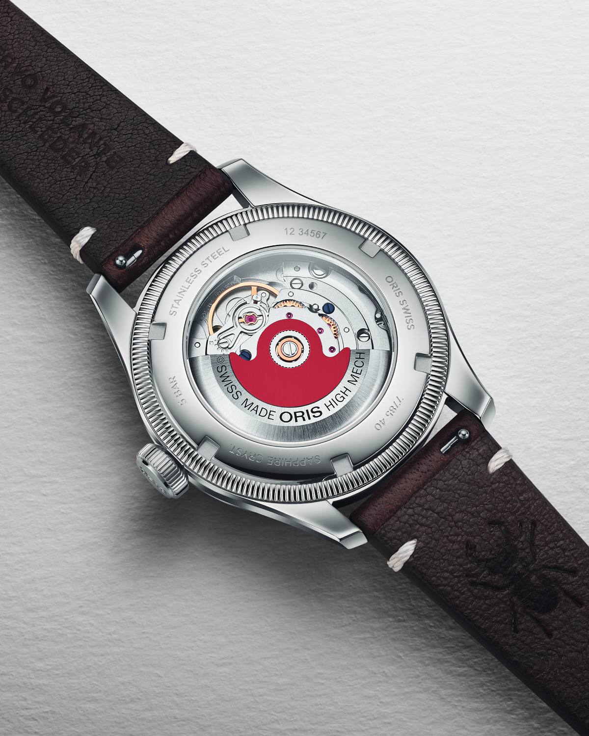 Oris x Cervo Volante khoác lên Big Crown Pointer Date sắc burgundy đậm chất mùa thu