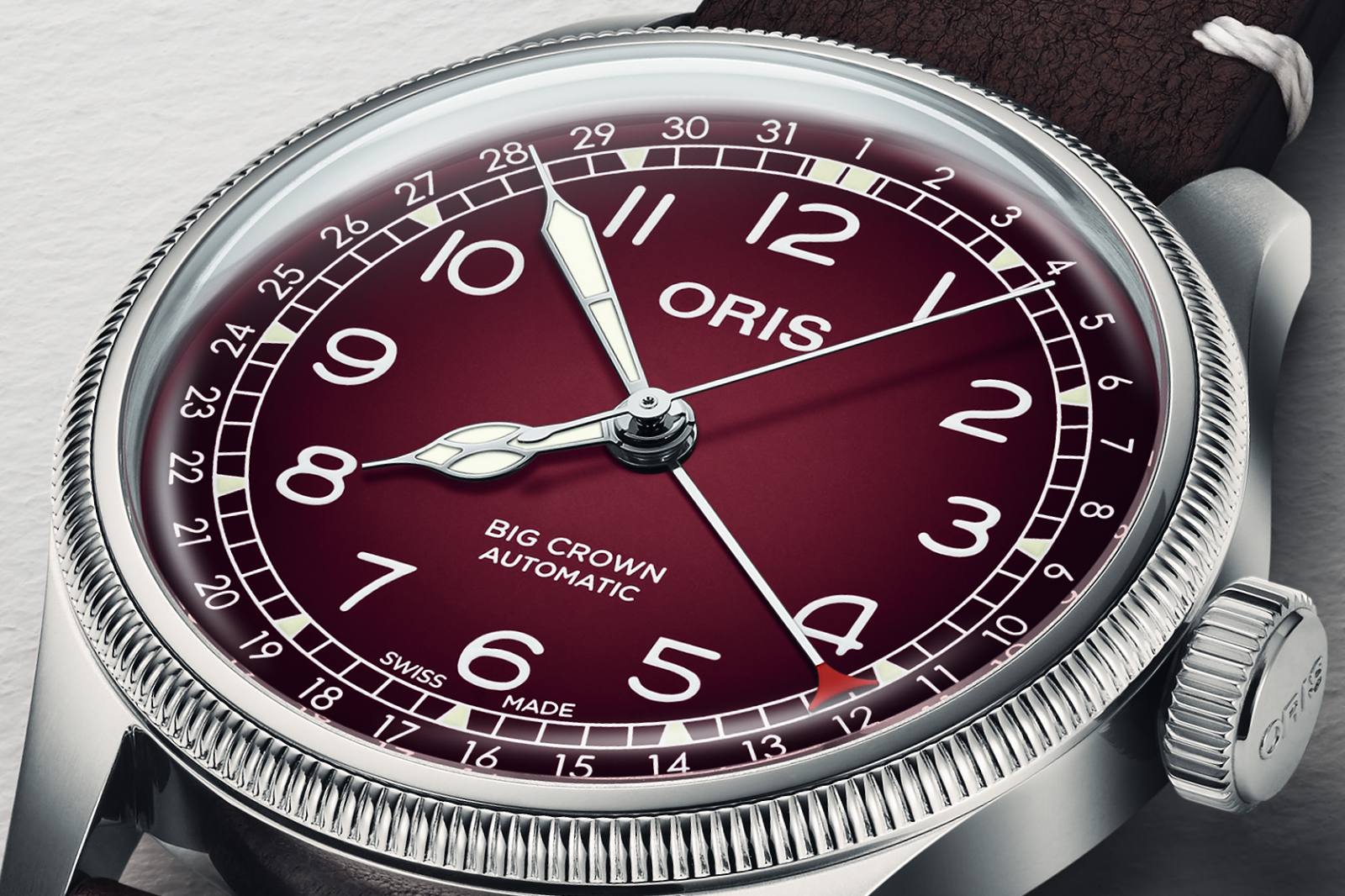 Oris x Cervo Volante khoác lên Big Crown Pointer Date sắc burgundy đậm chất mùa thu